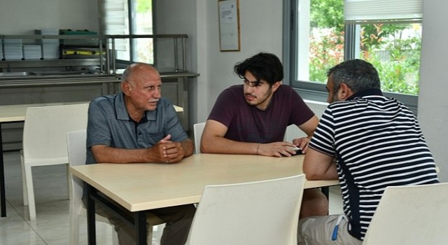 Başkan Özyiğit, “Şu anda 500 depremzede vatandaşımızı misafir ediyoruz.”