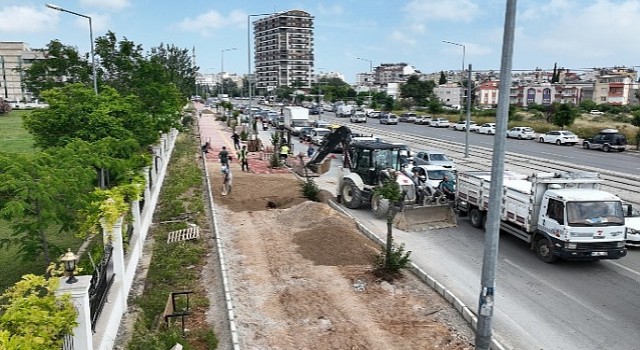 Büyükşehir Sakarya Bulvarında kaldırımları yeniliyor