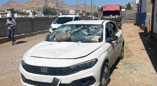 Dicle Elektrik Ekibine Saldırıp Direkleri Tahrip Ettiler