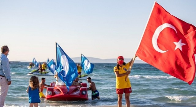 Dünya Çevre Gününde İzmirden güzel haber İzmir&#39;de 41 halk plajının 40ında Mavi Bayrak dalgalanıyor