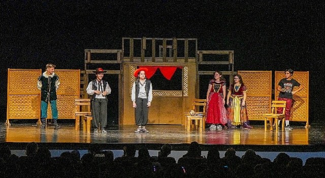 Gaziemirde sahne çocukların