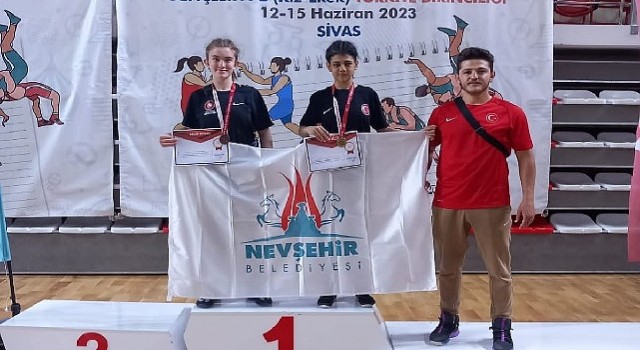 Güreşçiler Sivastan Altın ve Bronz madalya ile dönüyor