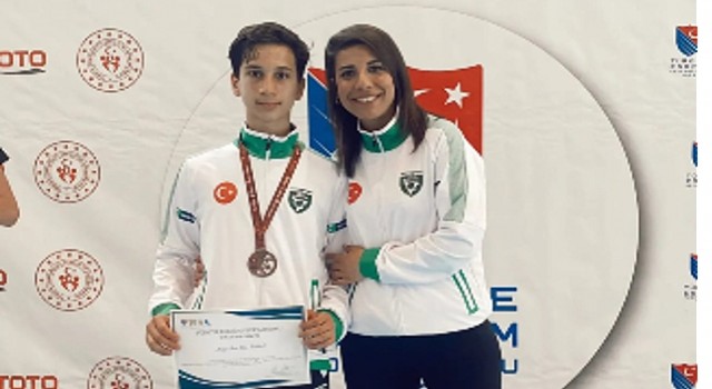 İzmir Yeşilay Spor Kulübünden art arda başarı 