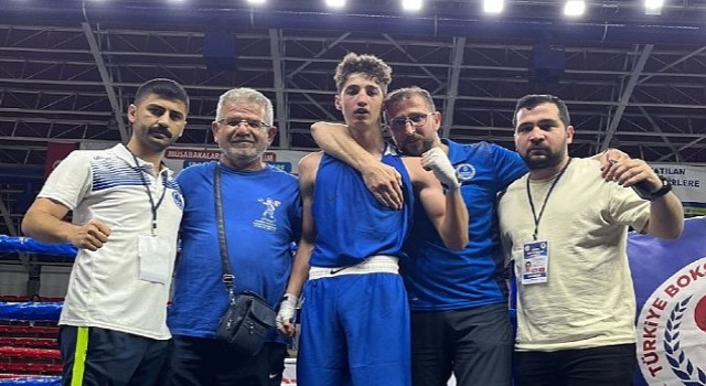 Kağıtsporlu boksörlerden 3 bronz