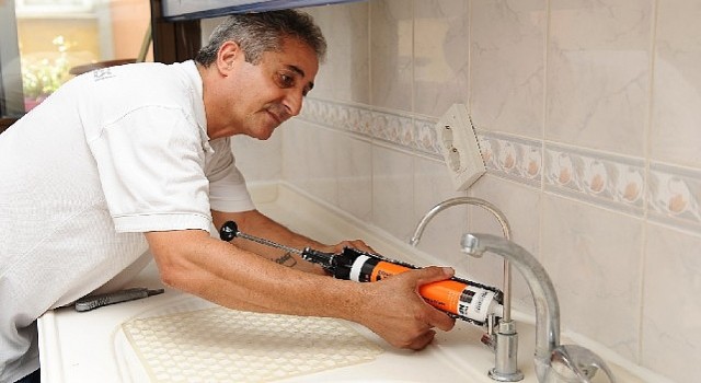 Karşıyaka Belediyesi nin evde tamir hizmetine yoğun ilgi