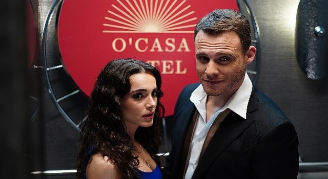 Kerem Bürsin ve Hafsanur Sancaktutanın başrollerinde yer aldığı...