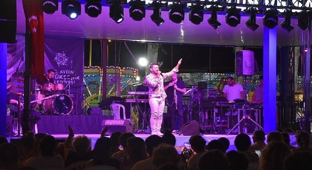 Aydın Büyükşehir Belediyesinden, Akbükte Yaza Merhaba Konseri