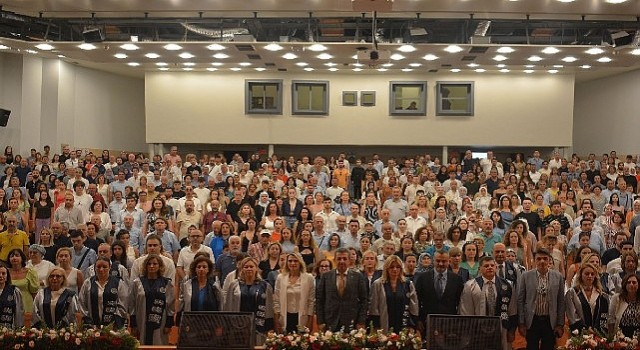 Çiçeği burnunda diş hekimleri sektöre uğurlandı