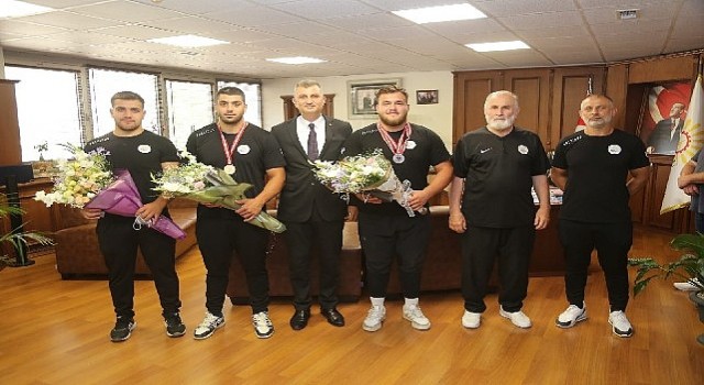 Gölcükspor güreşçilerinden kırkpınarda büyük başarı 