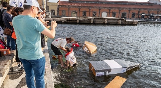 Kabotaj Bayramında kartondan tekneler yarıştı