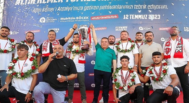 Kırkpınar Başpehlivanı Yusuf Can Zeybeke coşkulu karşılama