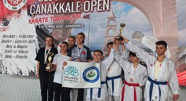 Nilüferli sporcular Karate Turnuvası ;ndan ödülle döndü