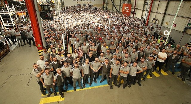 TürkTraktör den 1000. Yerli Kazıcı Yükleyici Üretimi