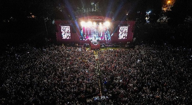 92. İzmir Enternasyonal Fuarında yıldız yağmuru