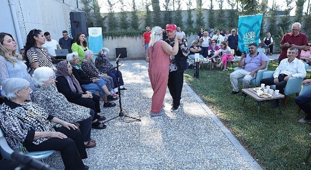 Alzheimer Hastalarının Neşe Dolu Günü