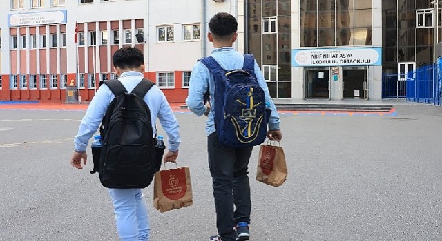 İBB den 900 bin öğrenciye beslenme desteği