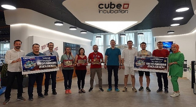 Teknopark İstanbulun kuluçka merkezi Cube Incubationun girişimcilerine TEKNOFEST Ankarada ödül