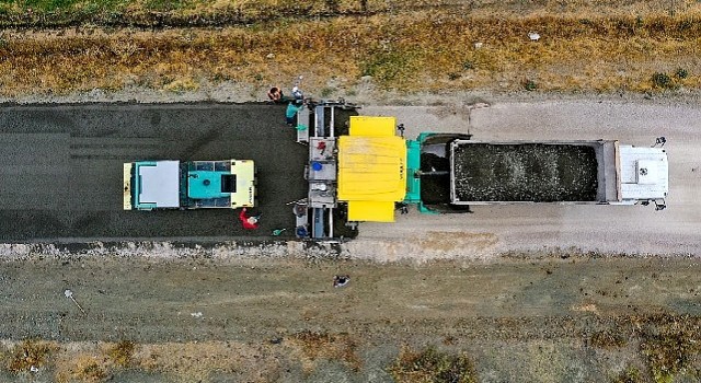 Van Büyükşehir;den Çaldıranda beton yol çalışması