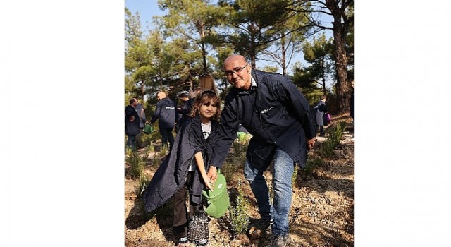 Enerjisa Üretimden Çanakkaledeki Arıcılara Ekipman ve Fidan Desteği