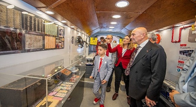 ESHOT;tan Cumhuriyet;in 100. yılına özel gezici sergi