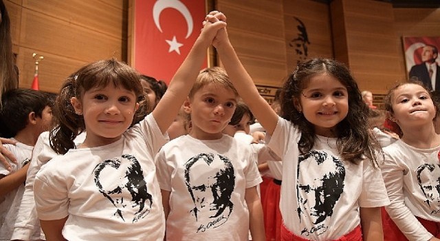 Kadıköyde çocukların 100. yıl Cumhuriyet coşkusu