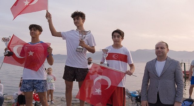 Karşıyakada 100 yıl coşkusu Körfeze taşındı