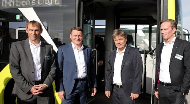 Alman Bakan Robert Habeck MANın Ankara&#39;daki Test ve Ürün Geliştirme Merkezi&#39;ni ziyaret etti...