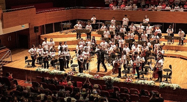 Çocuklar, gençler ve kadınlardan Cumhuriyet aşkına konser