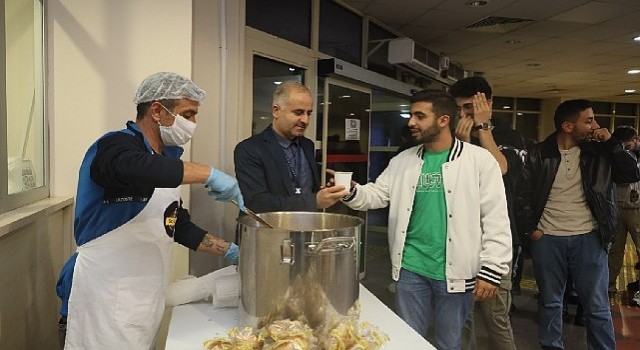 Deülü öğrencilere vize haftasında çorba ikramı