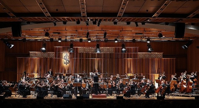 İş Sanat, 100. Yıl Gala Konseri ile 2 Kasım Perşembe akşamı konser salonunun kapılarını seyircisine açtı.