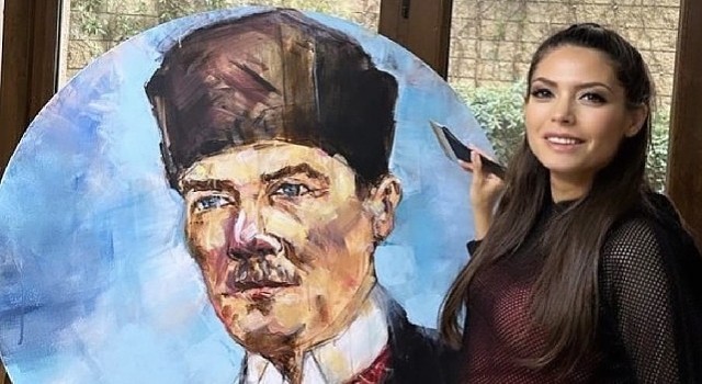 Miamide Gerçekleşen 100. Yıl Cumhuriyet Bayramı Resepsiyonunda, Bir Türk Kadın Ressam Geceye Damgasını Vurdu!