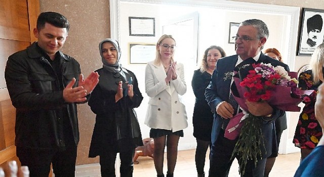 Öğrencilerden Başkan Topaloğluna Öğretmenler Günü sürprizi