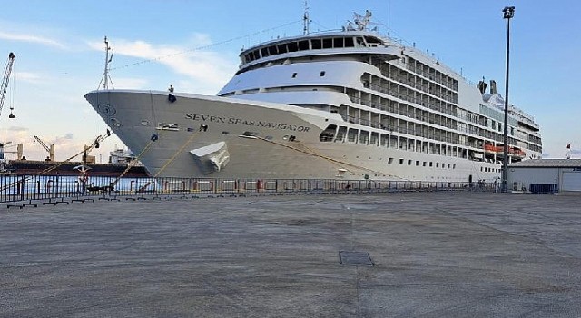 Terminals Antalya Limanı, Seven Seas Navigator ve Le Jaques Cartier lüks yolcu gemilerini ağırladı