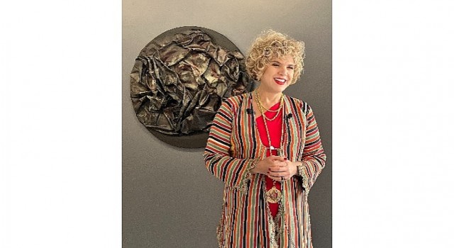 Çağdaş Ebru Sanatçısı ve TOÇEV Kurucusu Ebru Uygundan Yeni Sergisi “Metanoya”ya Renkli Açılış   