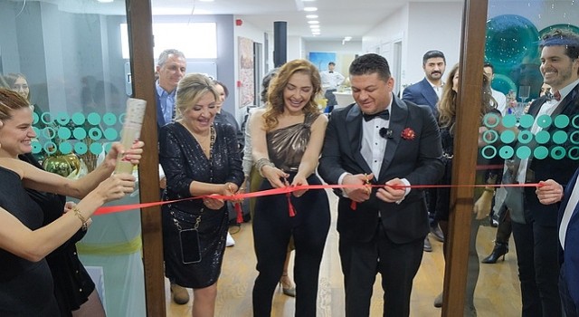 Dermatolog Dr. Emel Polat Yeni Kliniği Clinique Beaute' Ve ReGen Up-Lifeın açılışını dostlarıyla birlikte gerçekleştirdi