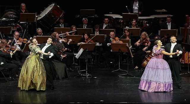 İş Sanatta Yeni Yıl Heyecanı