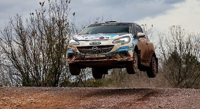 İstanbul Rallisinde yarışmacılar Petlas lastikleriyle zirvede
