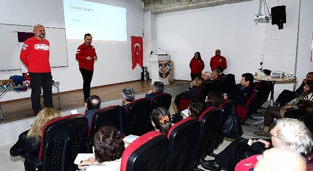 Karabağlarda Mahalle Afet Gönüllüleri eğitimi başladı