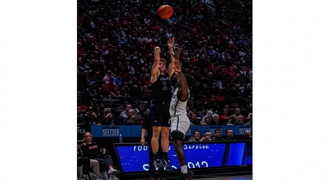 UC Irvine Takımının Oyuncusu Derin Saran, NCAA;de Yıldızlaşıyor!