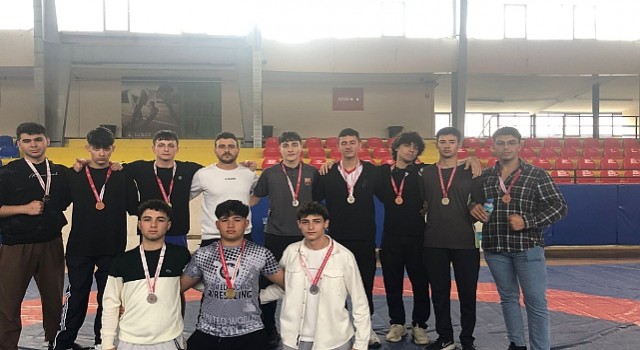 Şampiyon güreşçilerden Başkan Tekin;e ziyaret