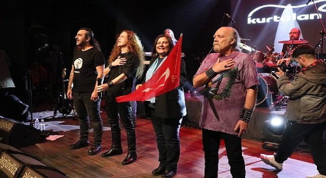 Aydın Büyükşehir Belediyesi Cem Karaca ve Barış Mançoyu Kurtalan Ekspres konseriyle andı