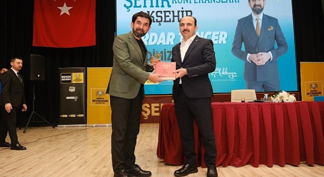 Başkan Altay Akşehirde Düzenlenen Şehir Konferanslarna Katıldı