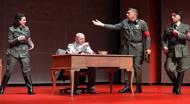 İstanbul Büyükşehir Belediyesi Şehir Tiyatrolarının yeni oyunlarından “Yaşamak mı, Yoksa Ölmek mi” Bahçelievler seyircisine konuk oldu