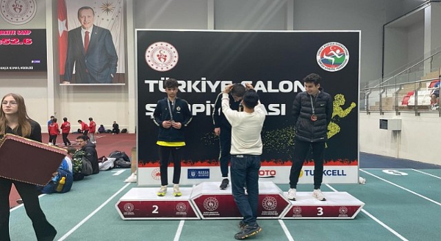 Nevşehir Belediyesi Gençlik ve Spor Kulübü sporcusu Yağız Pala, U-16 Türkiye Salon Atletizm Şampiyonasında altın madalya kazandı.