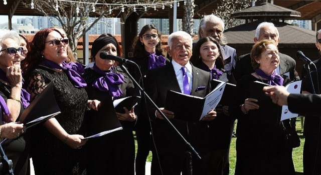 3. Yaş Üniversiteli çınarlardan Karşıyakada coşkulu şenlik