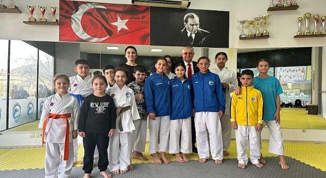 Başkan Topaloğlundan karatecilere ziyaret