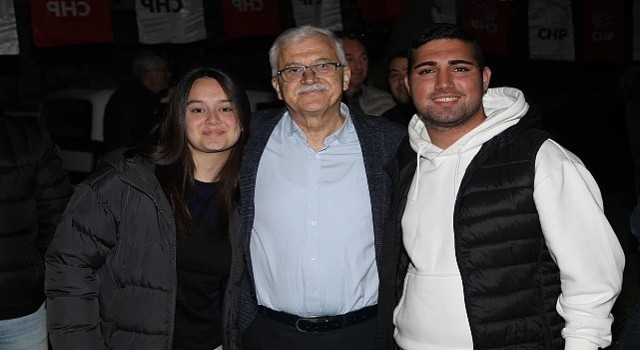 Burhaniye Belediye Başkan Adayı Ali Kemal Deveciler Necdet Tosun Parkında hemşehrileriyle buluştu