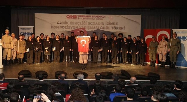 Canikten Öğrencilere Ödül Yağmuru