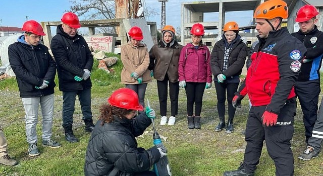 ÇORLU AKEden Depremde Arama Kurtarma Eğitimi