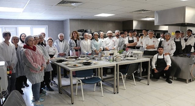 İzmirde “Gastronomi ve Tasarım Sempozyumu” yapıldı